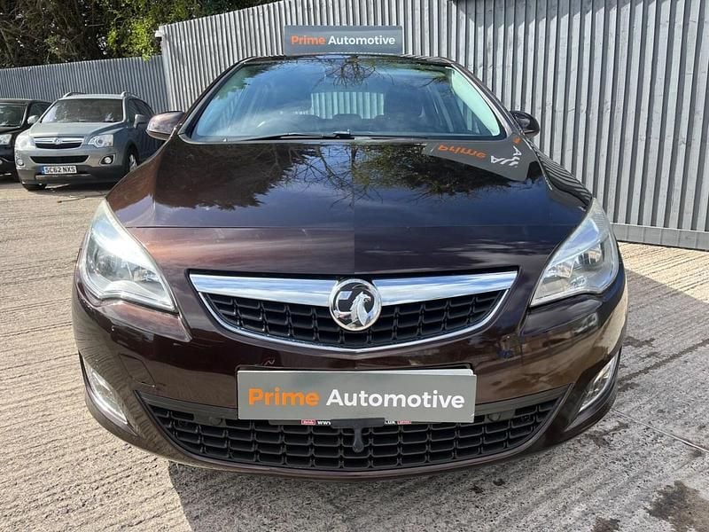 Used Vauxhall Astra Elite 165 HP (121 kW) 2012 Brown Hatchback
