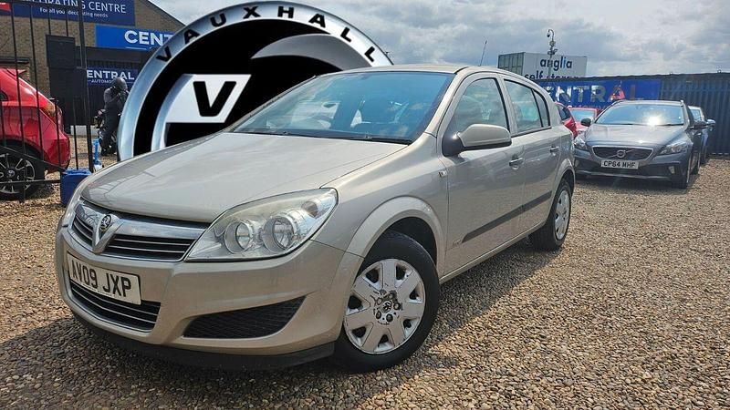 Silver Used 2009 Vauxhall Astra Hatchback | £1,295 (Good price) - Image 1/4