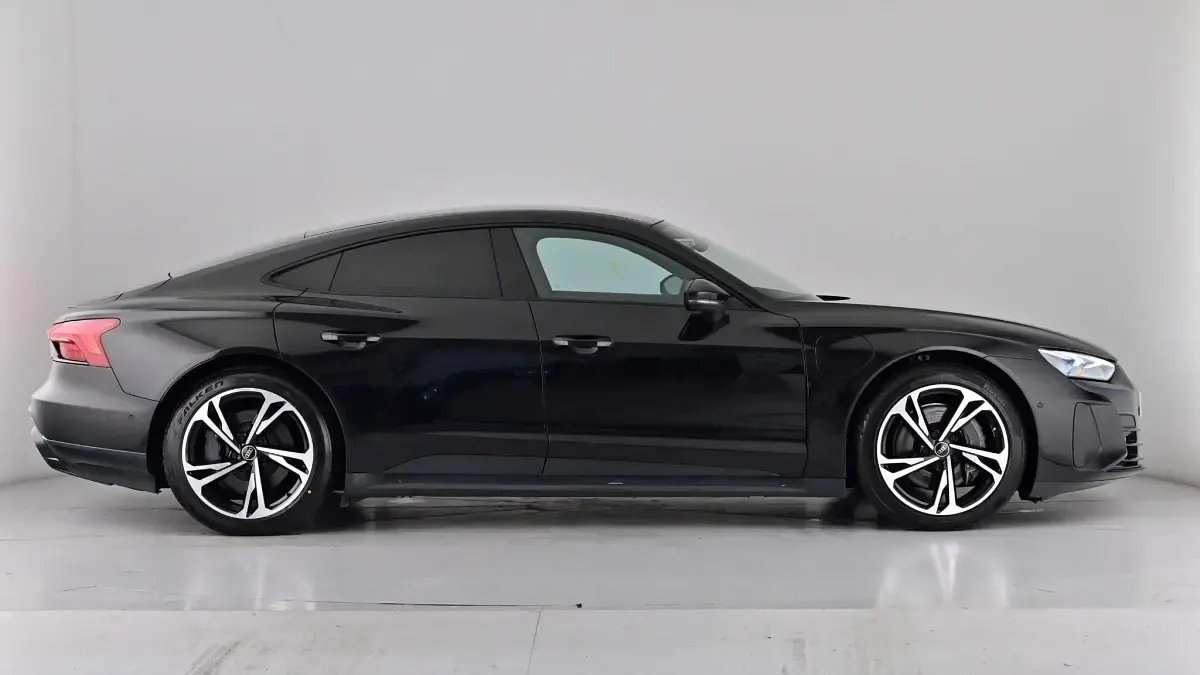 Used Audi e-tron GT quattro Comfort 389 kW (530 HP) 2023 Mythos black Sedan