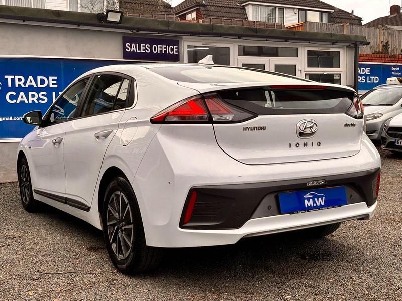 Used Hyundai Ioniq Premium 100 kW (136 HP) 2021 White Hatchback