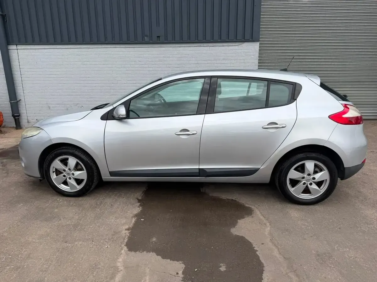 Used Renault Mégane III Dynamique 2010 Silver Hatchback