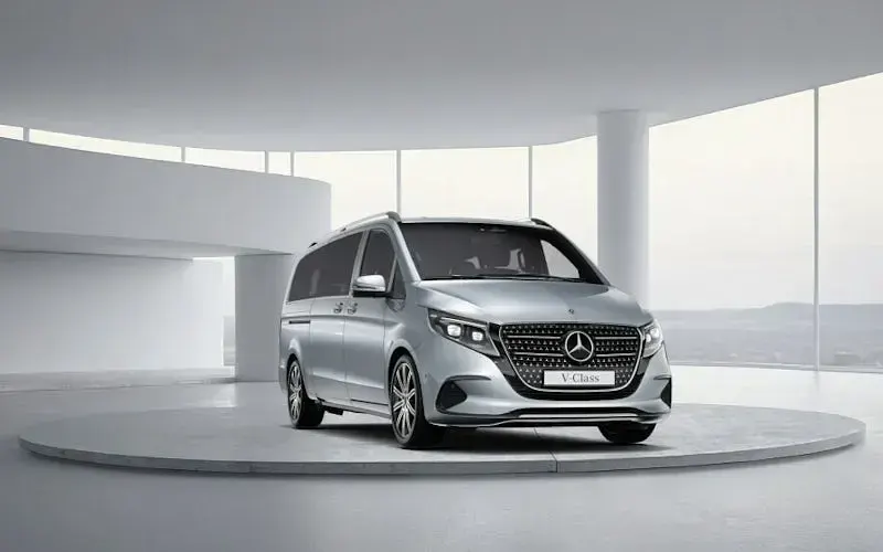 Novo Mercedes V300 Premium 237 HP (174 kW) 2025 Monovolume