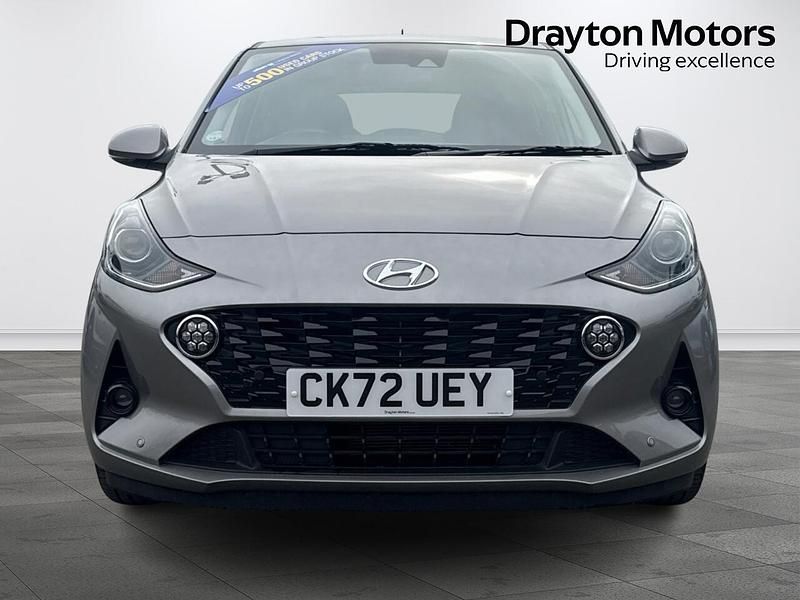 Used Hyundai i10 Premium 67 HP (49 kW) 2023 Bronze Hatchback