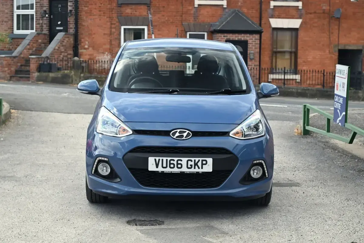 Used Hyundai i10 Premium 2016 Blue Hatchback