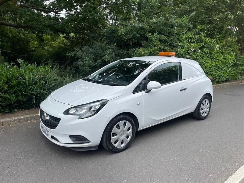 Used Vauxhall Corsa S 95 HP (69 kW) 2016 White Hatchback