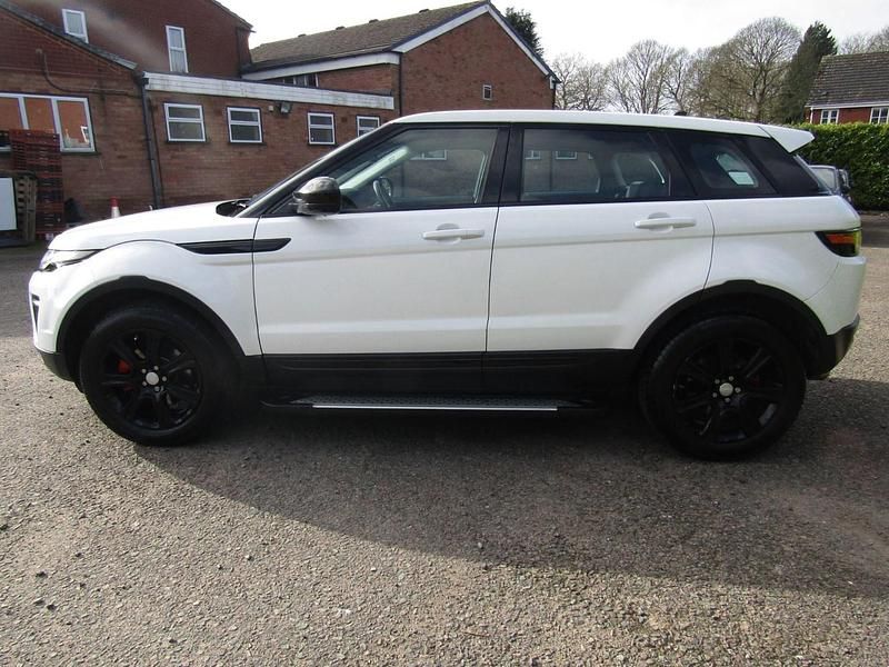 Used Land Rover Range Rover evoque SE 2015 White Estate