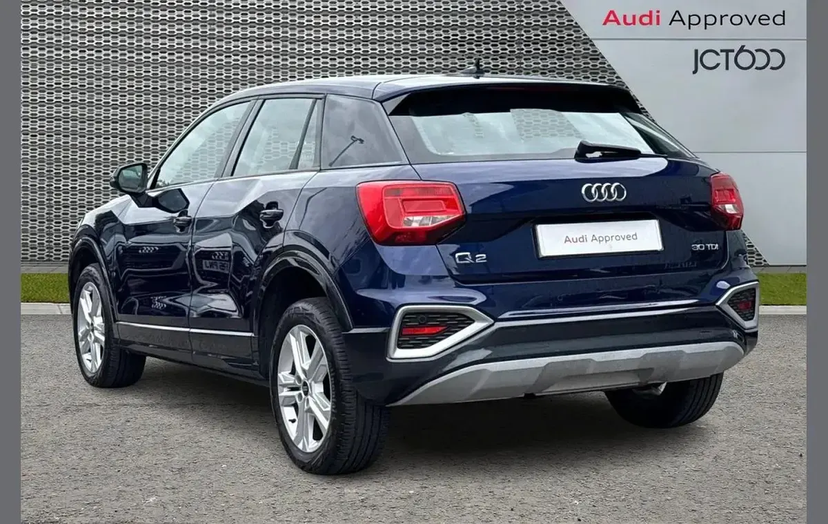 Usado Audi Q2 Sport 113 HP (83 kW) 2022 Azul SUV