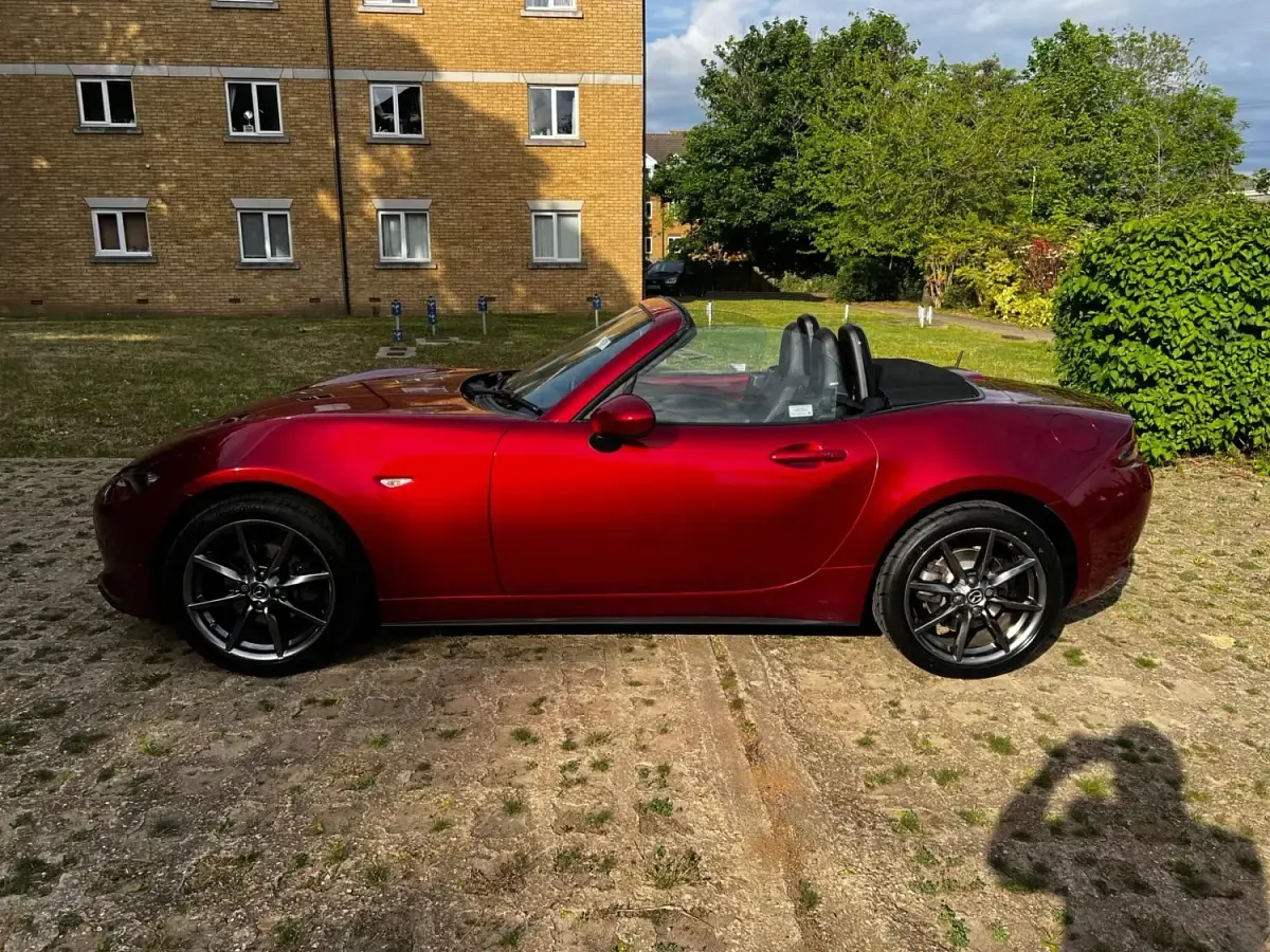 Usado Mazda MX5 Inclusive 184 HP (135 kW) 2019 Vermelho Cabrios