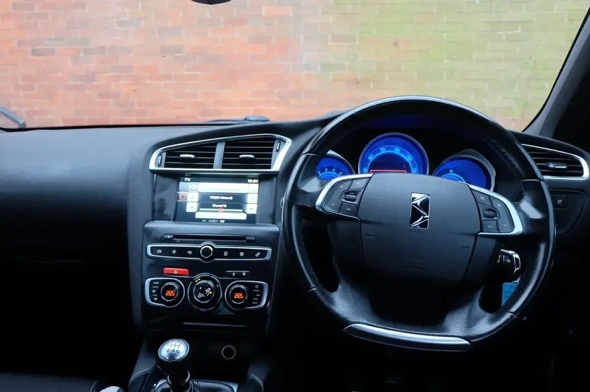 Używany Citroën DS4 115 KM (84 kW) 2015 Purpurowy Hatchback