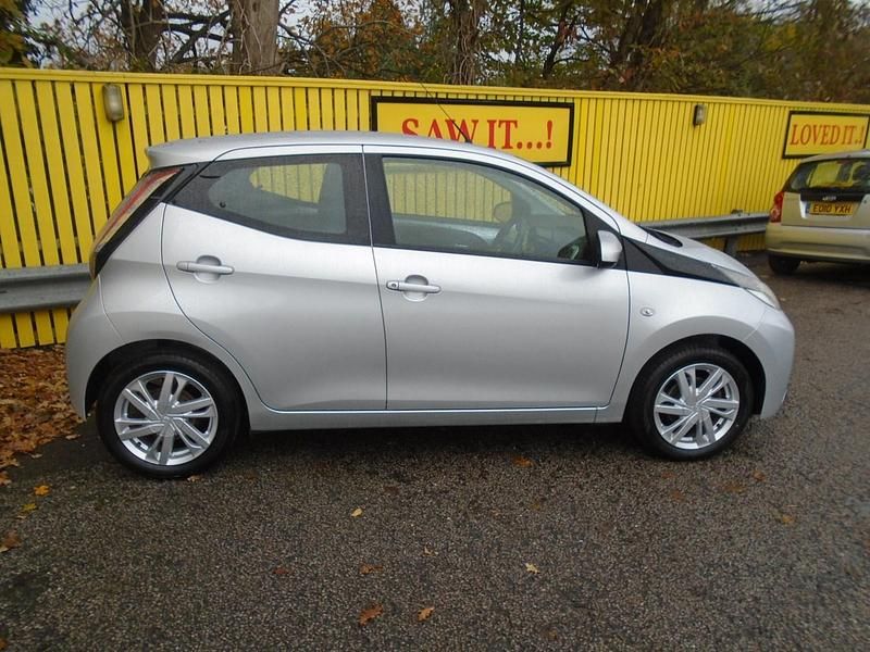 Used Toyota Aygo x-press 68 HP (50 kW) 2014 Silver Hatchback