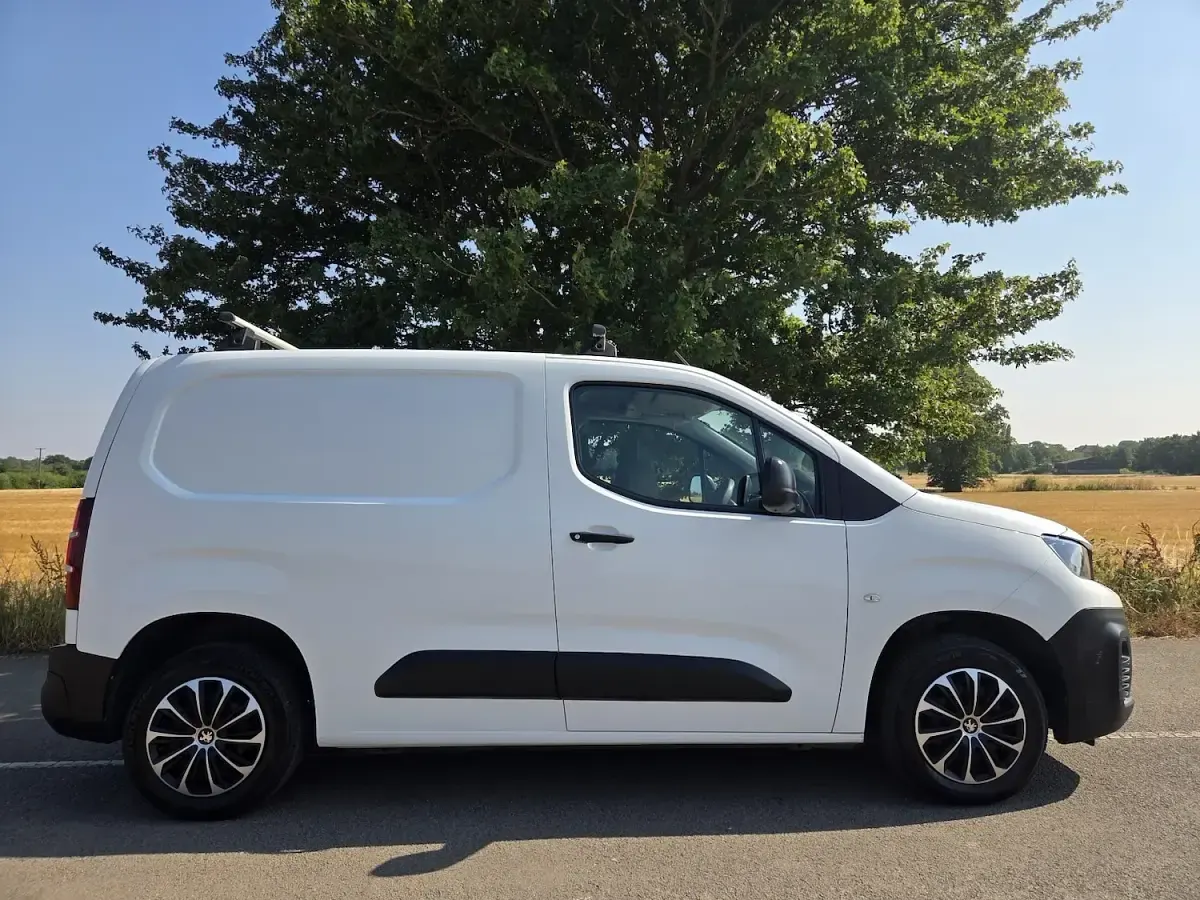 Used Peugeot Partner 2019 White MPV
