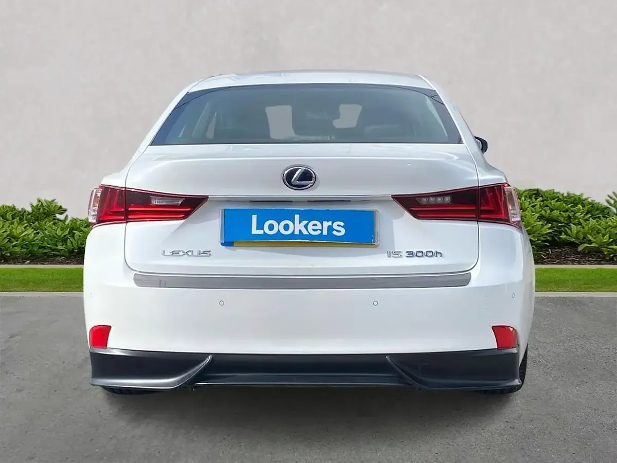 Used Lexus IS300h Executive Line 2015 White Sedan