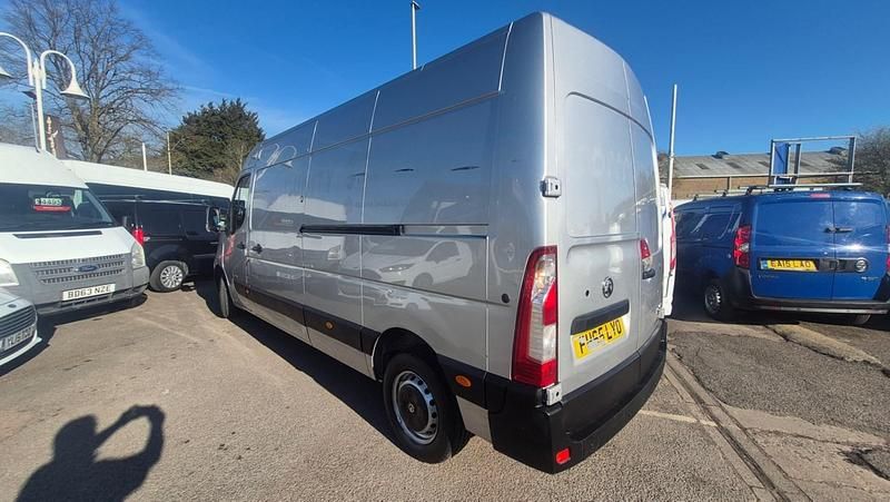 Usado Vauxhall Movano 125 HP (91 kW) 2015 Prateado Monovolume