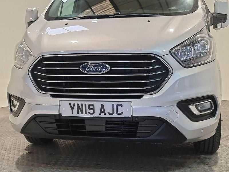 Used Ford Tourneo Custom Zetec 130 HP (95 kW) 2019 Silver Van