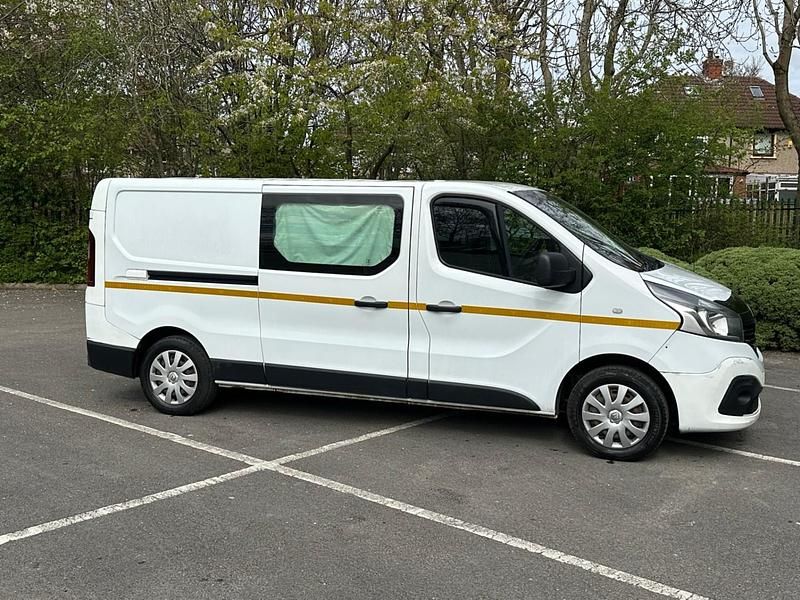 Gebraucht Renault Trafic Business 115 PS (84 kW) 2015 Weiß Van / Kleinbus