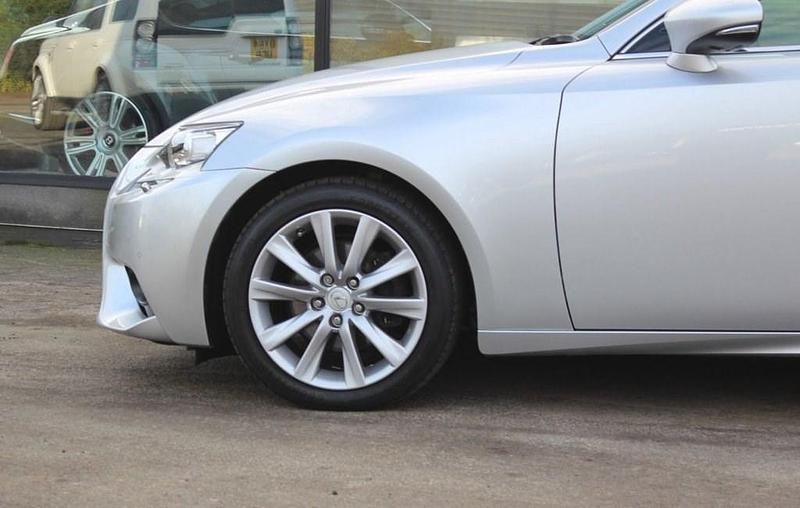 Used Lexus IS300h Executive Line 179 HP (131 kW) 2015 Silver Sedan