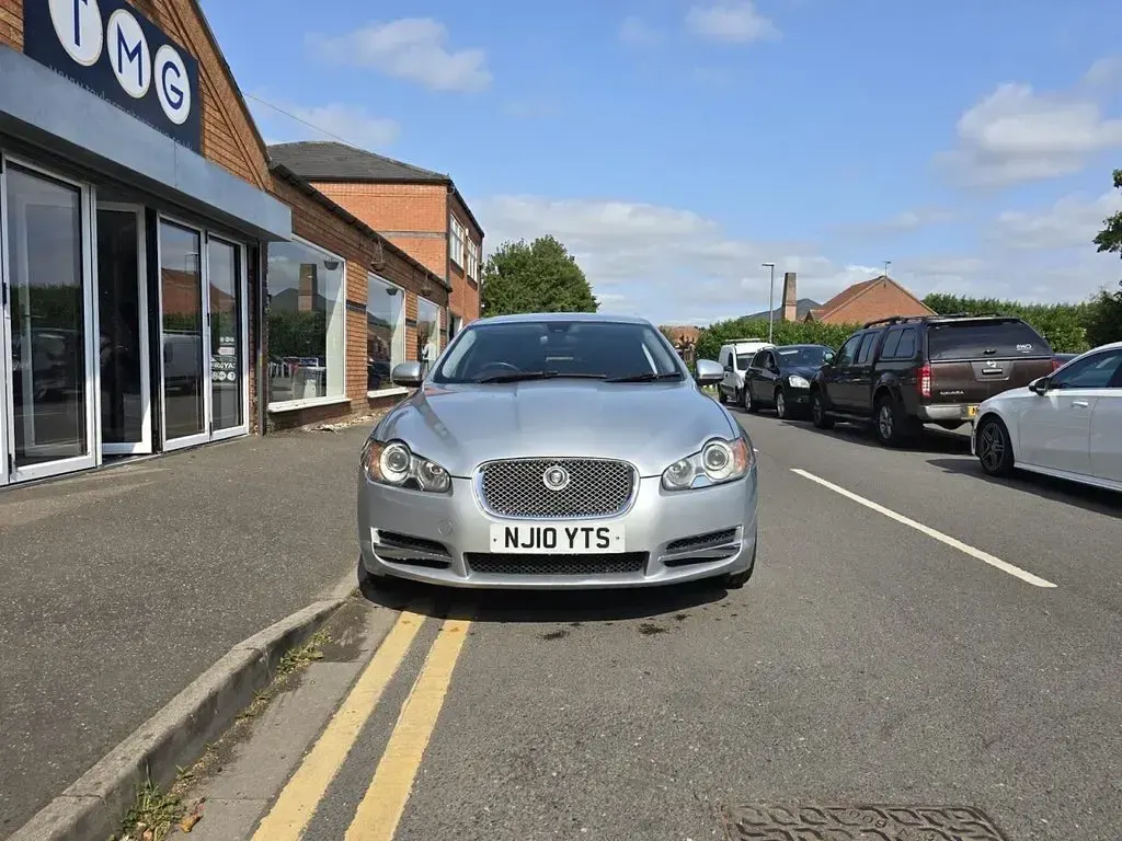 Used Jaguar XF Luxury 240 HP (176 kW) 2010 Silver Sedan