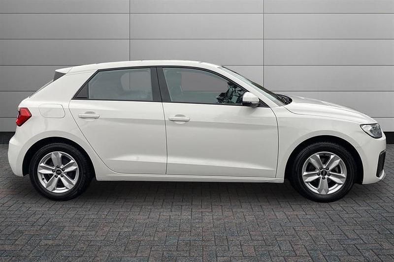 Used Audi A1 Design 95 HP (69 kW) 2022 White SUV