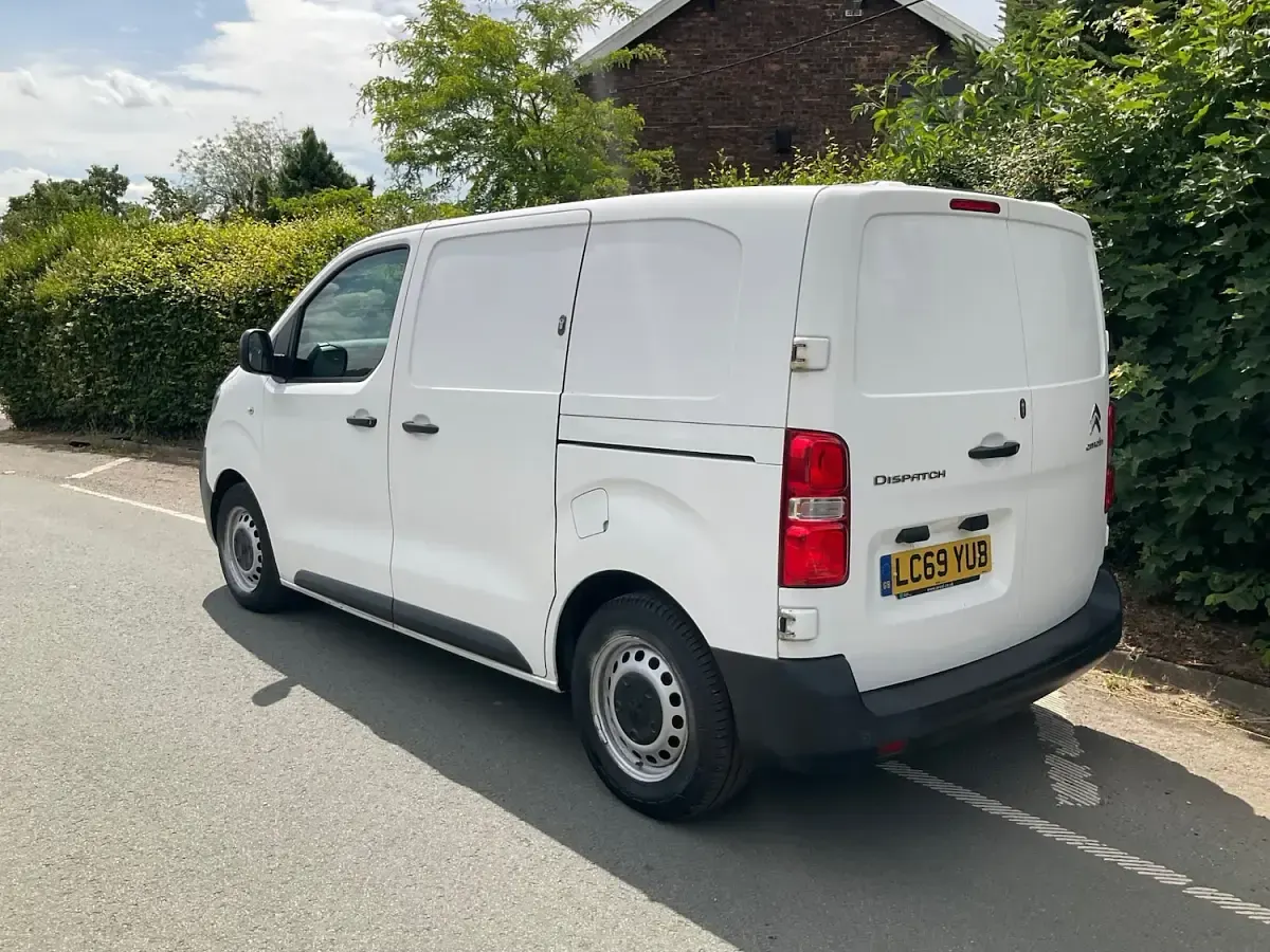 Used Citroën Dispatch 100 HP (73 kW) 2019 White MPV