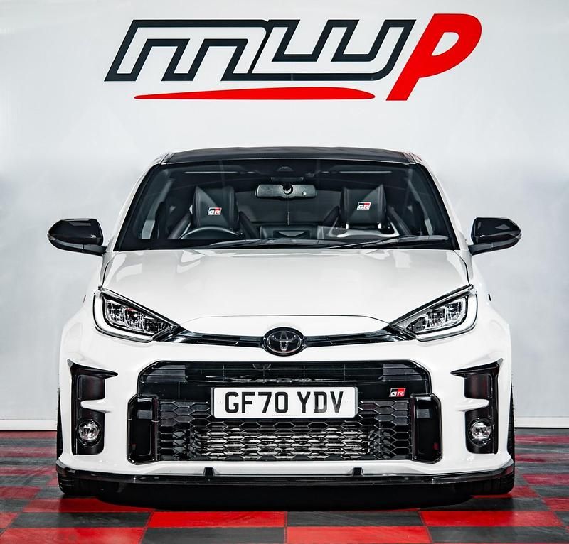 Used Toyota Yaris 310 HP (228 kW) 2021 White Hatchback