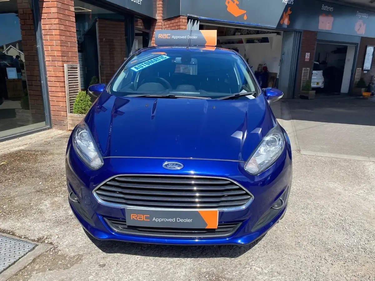 Used Ford Fiesta Titanium 120 HP (88 kW) 2017 Blue Hatchback