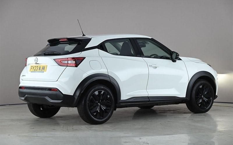 Używany Nissan Juke Acenta 114 KM (83 kW) 2023 Biały SUV