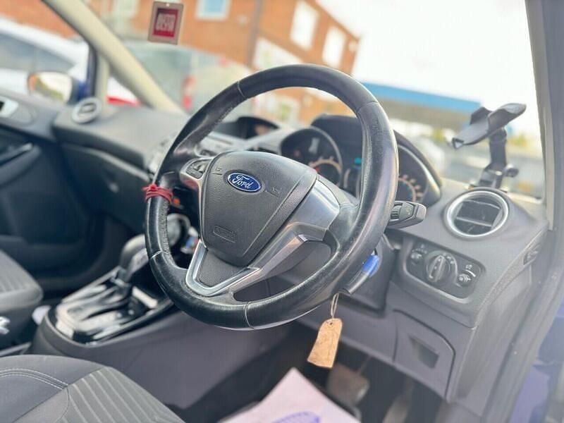 Used Ford Fiesta Zetec 100 HP (73 kW) 2014 Blue Hatchback