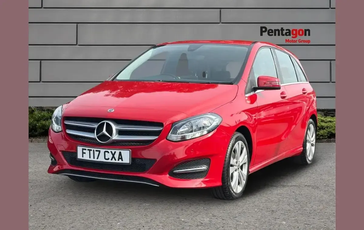 Used Mercedes B180 Executive 107 HP (78 kW) 2017 Red Hatchback