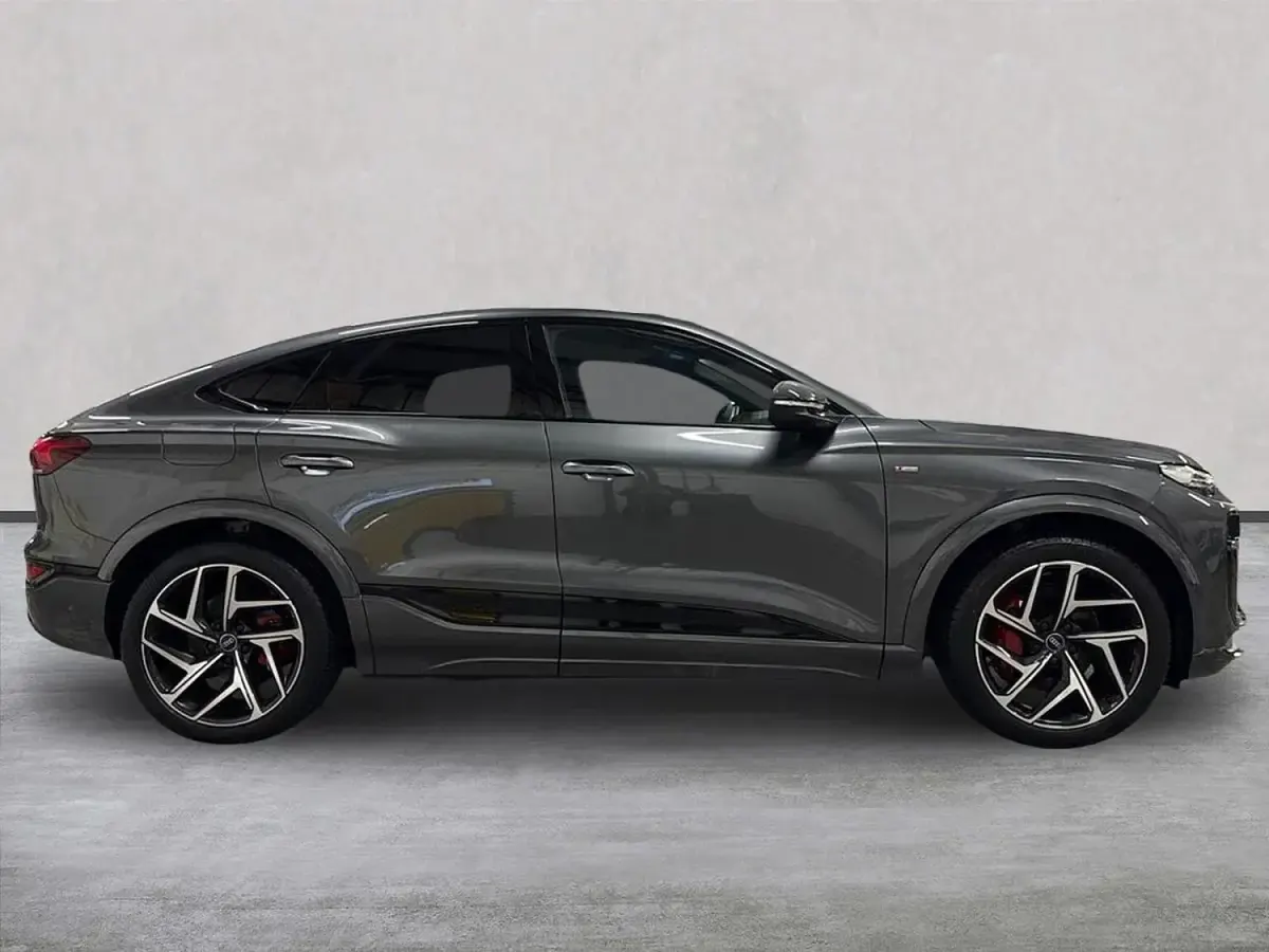 Używany Audi e-tron Premium 284 kW (387 KM) 2025 Szary SUV