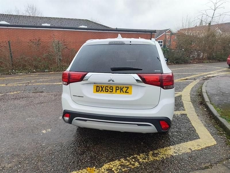 Używany Mitsubishi Outlander 150 KM (110 kW) 2019 Biały SUV