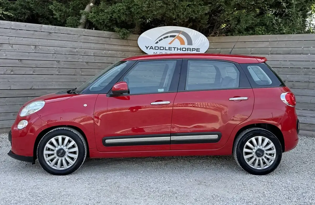 Used Fiat 500L Pop Star 95 HP (69 kW) 2015 Red MPV