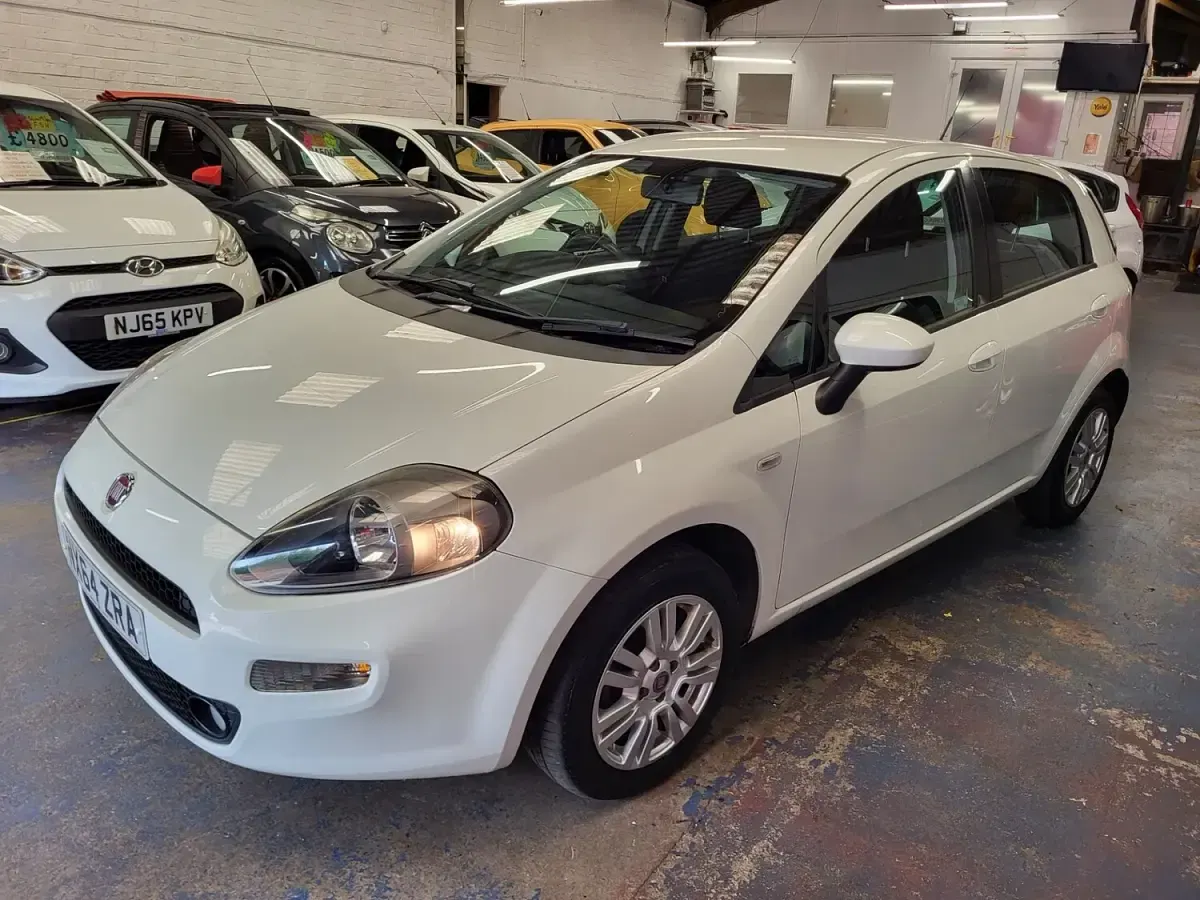 Used Fiat Punto Easy 69 HP (50 kW) 2014 White Hatchback