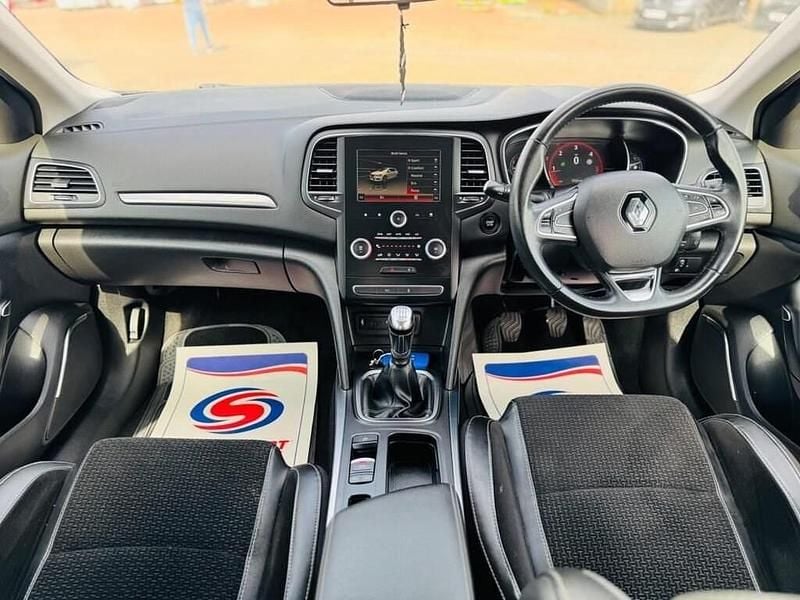 Gebraucht Renault Mégane IV Dynamique 130 PS (95 kW) 2017 Blau Kleinwagen