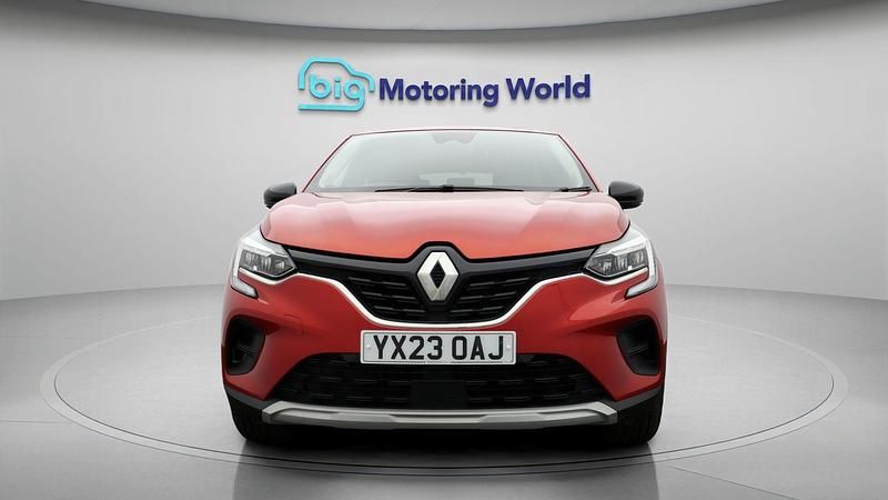 Used Renault Captur Evolution 141 HP (103 kW) 2023 Red SUV