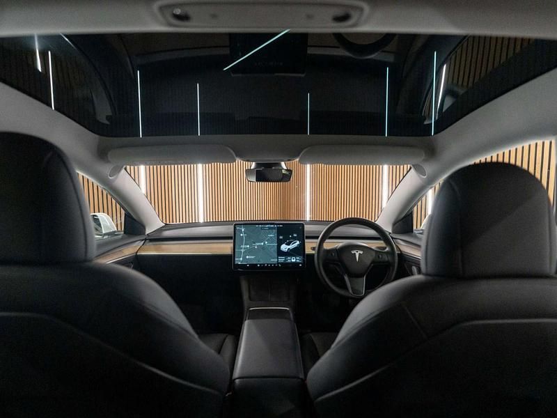 Used Tesla Model 3 Standard Range 235 kW (320 HP) 2022 White Sedan