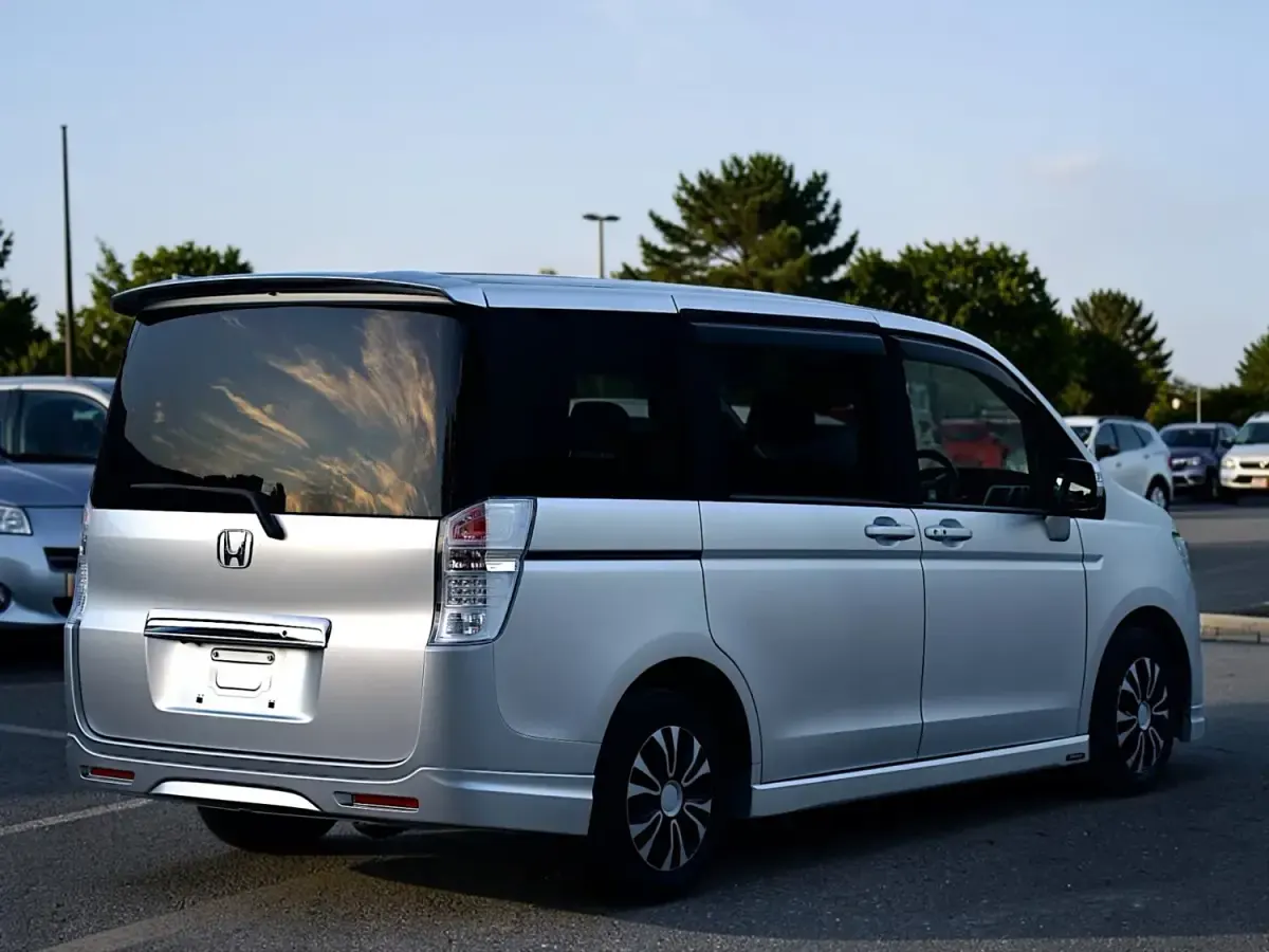 Używany Honda Stepwgn 2012 Srebrny Minivan