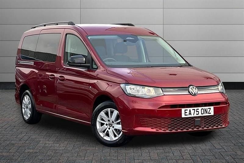 Fortana red metallic New 2025 VW Caddy Maxi Life MPV | £32,995 (Fair price) - Image 1/4