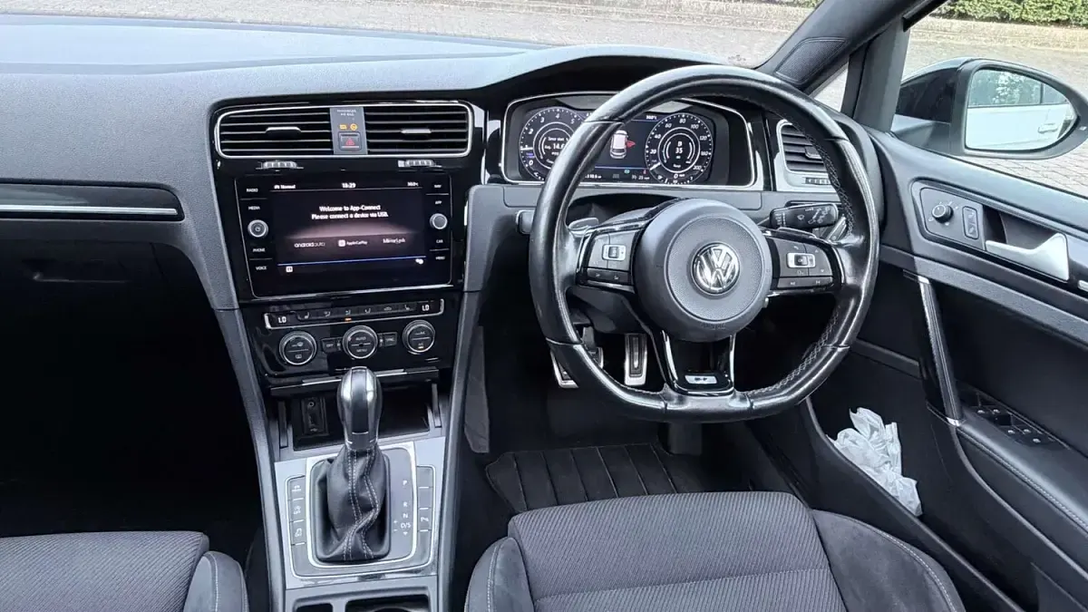 Used VW Golf VII R 310 HP (228 kW) 2017 White Hatchback