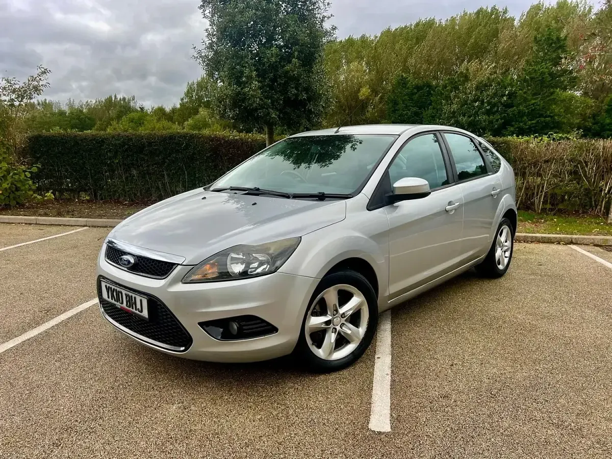Used Ford Focus Zetec 110 HP (80 kW) 2011 Silver Hatchback