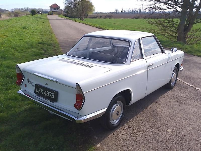 Begagnad BMW 700 2019 Vit Sedan
