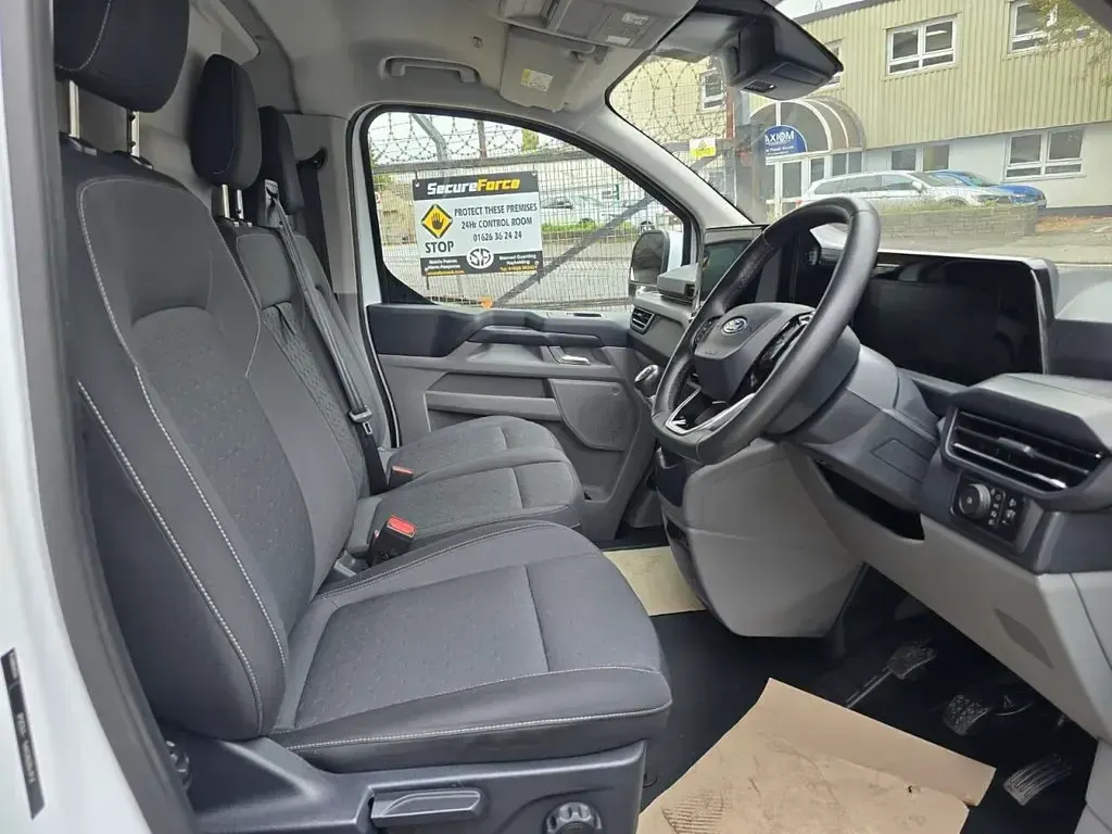 Used Ford Transit Custom Limited 136 HP (100 kW) 2024 White Van