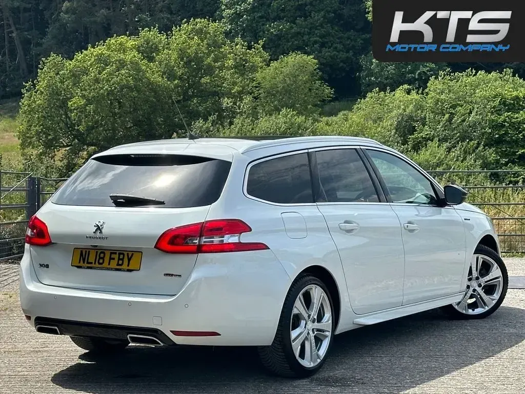 Used Peugeot 308 SW GT-line 130 HP (95 kW) 2018 White Estate