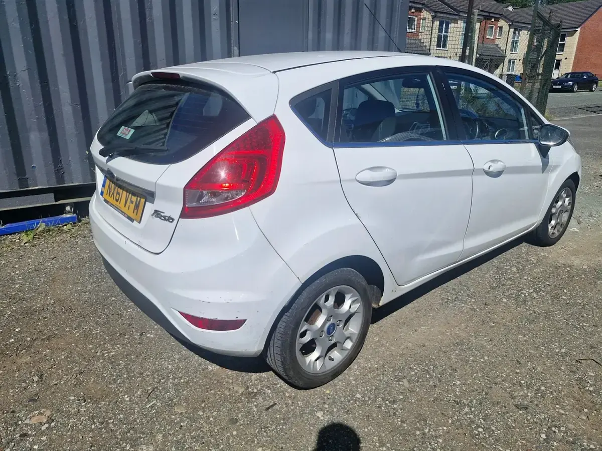 Used Ford Fiesta Zetec 82 HP (60 kW) 2011 White Hatchback