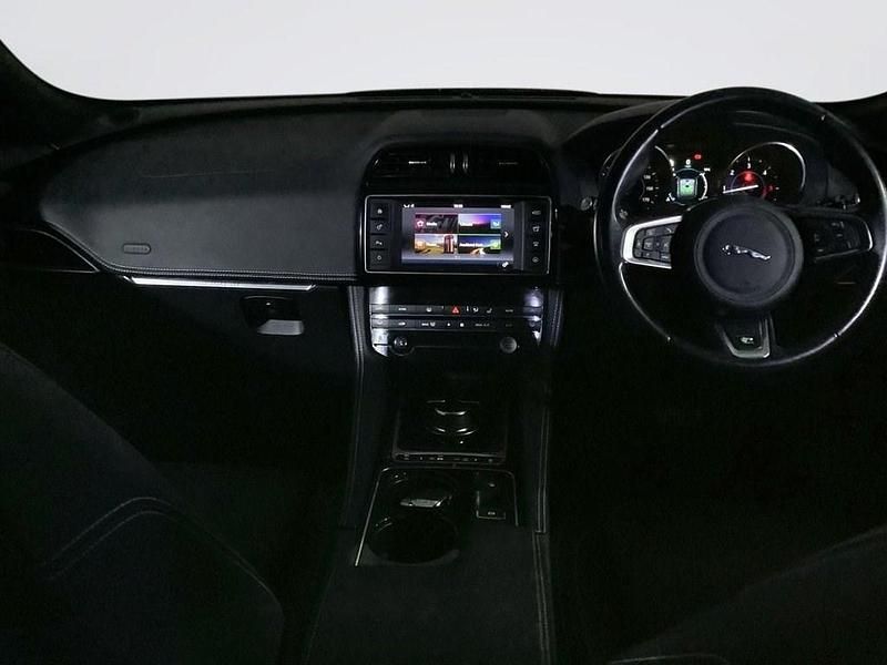 Second-hand Jaguar F-Pace R-Sport 180 CP (132 kW) 2017 Negru SUV