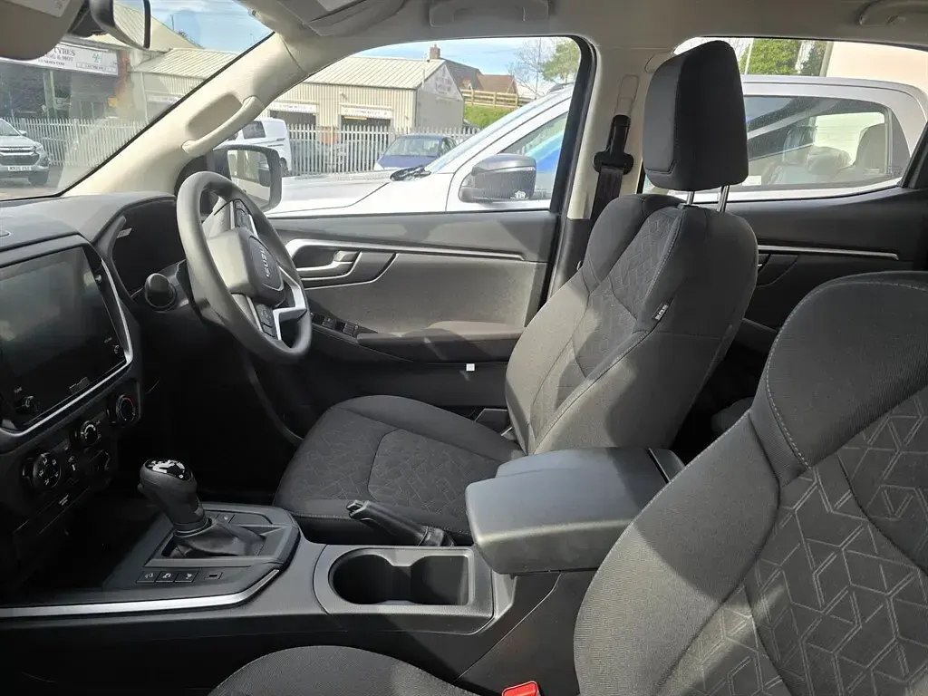 New Isuzu D-Max 2025 Black Pickup
