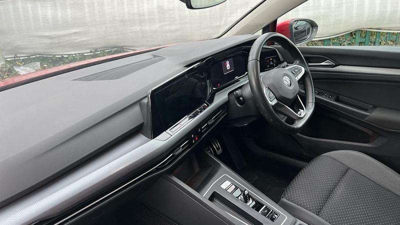 Used VW Golf VIII Active 150 HP (110 kW) 2022 Kings red premium metallic