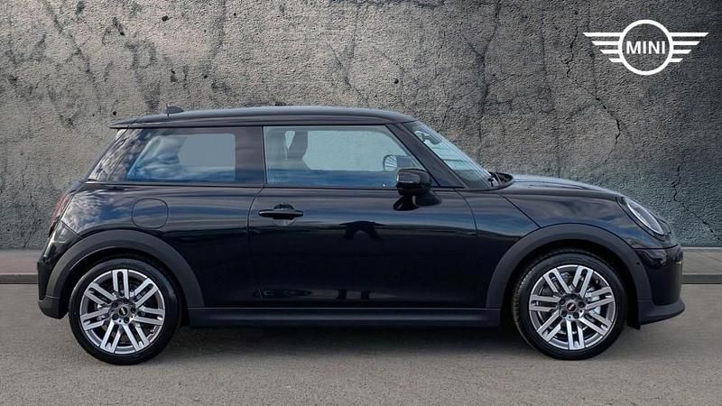 Used Mini Cooper Hatch 113 kW (154 HP) 2025 Black Hatchback