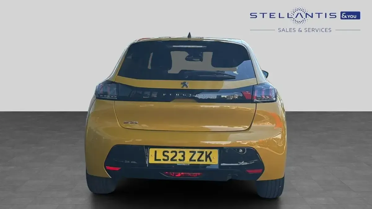 Used Peugeot 208 Allure+ 99 HP (72 kW) 2023 Yellow Hatchback