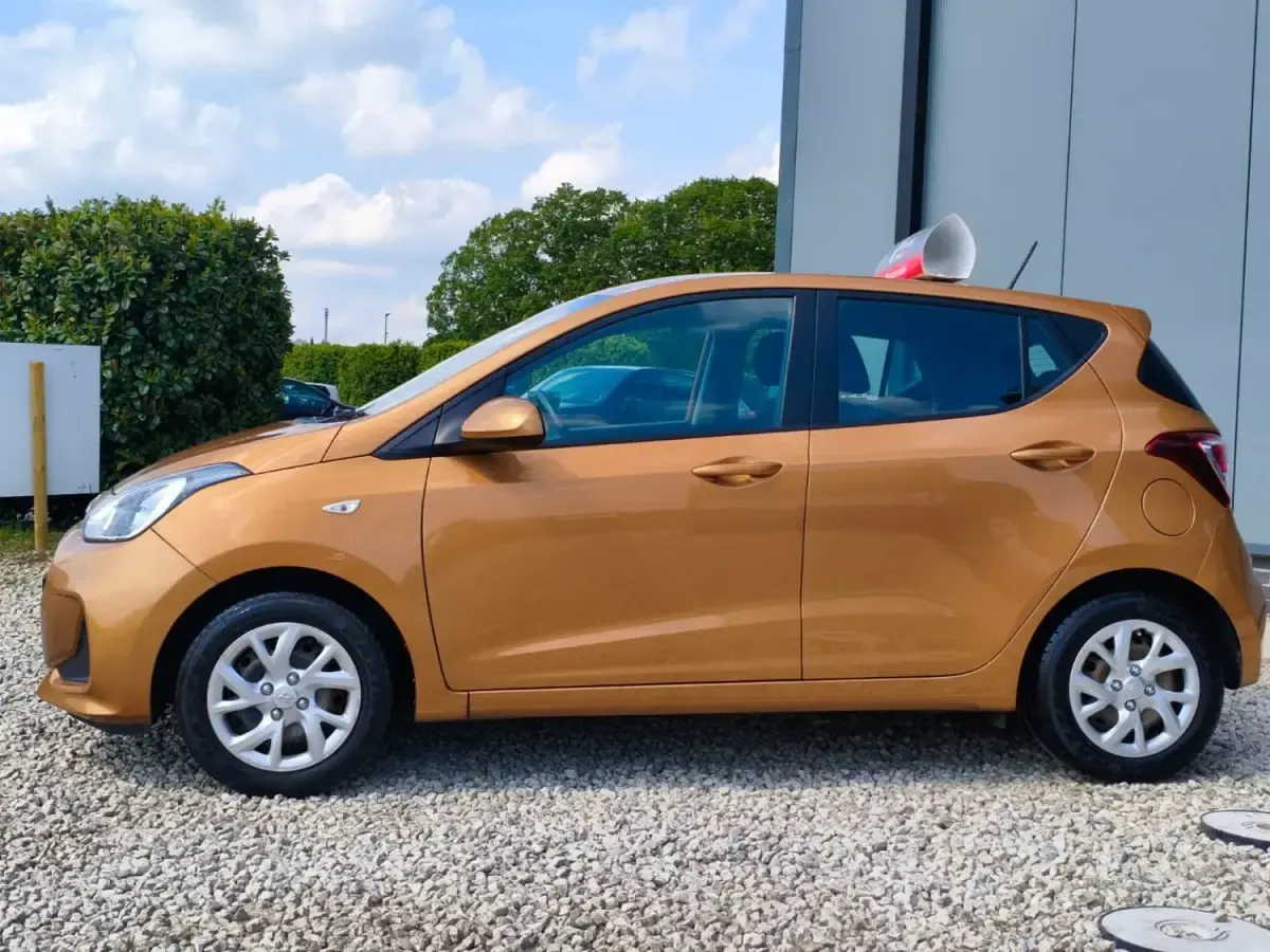 Gebraucht Hyundai i10 SE 67 PS (49 kW) 2017 Rot Kleinwagen