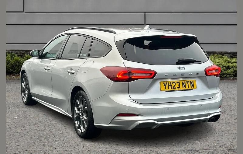 Used Ford Focus ST-Line 123 HP (90 kW) 2023 Silver Estate